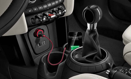 USB/AUX ports. USB/AUX ports.